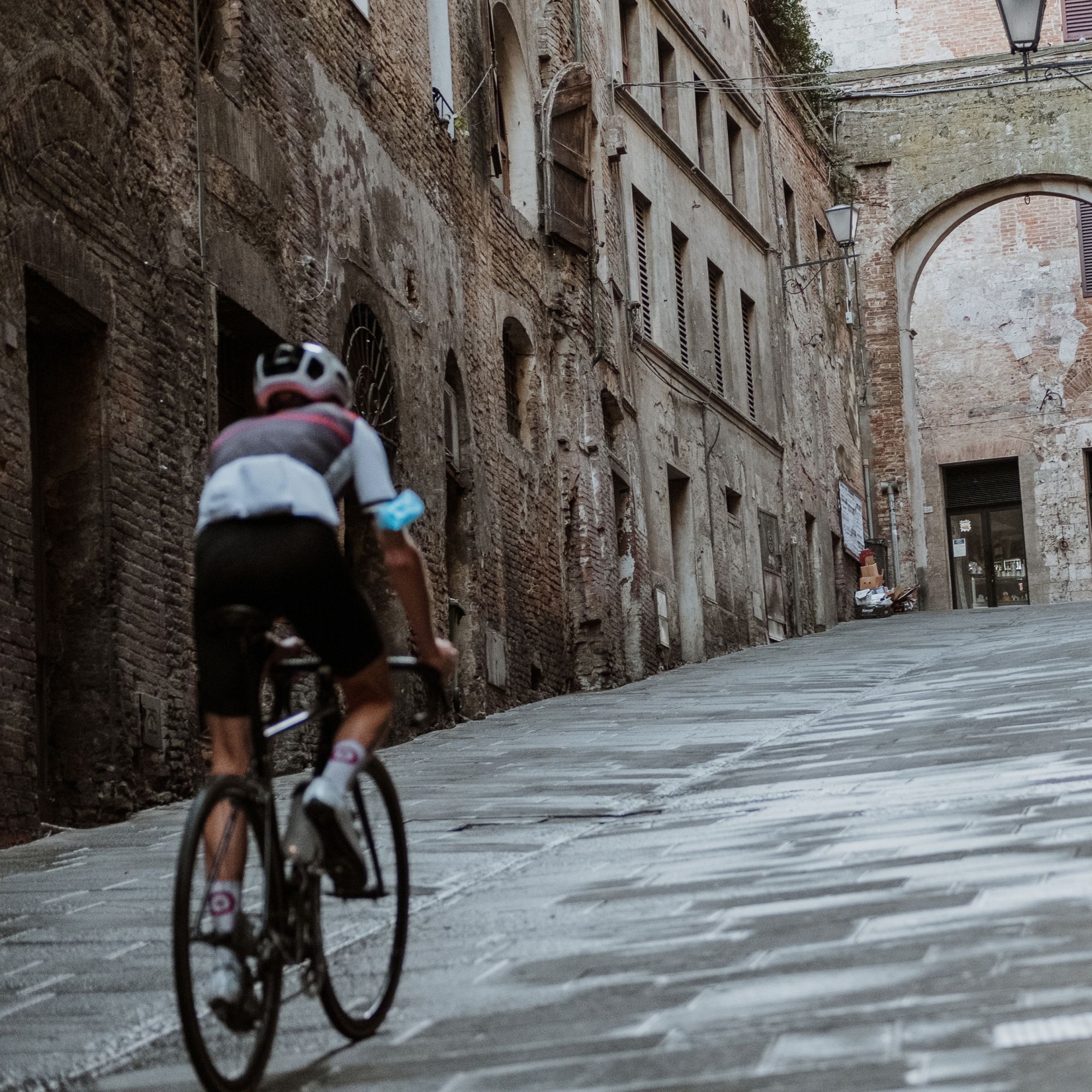 Gareth Winter's Tuscany Road Journal: Part 2 - Finding our Feet (and Wheels)